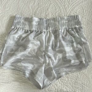 Dicks sporting goods white camo running shorts medium